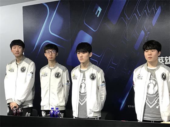 球的争夺上 球的争夺上